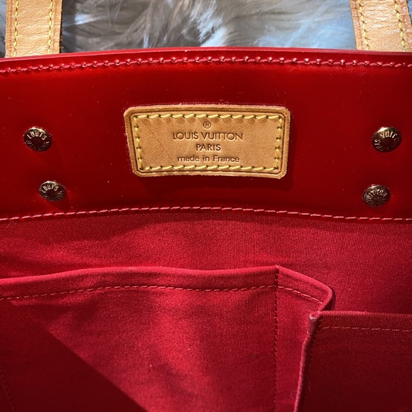 Authentic Louis Vuitton Red Monogram Vernis Reade MM Bag - Picture 4 of 10